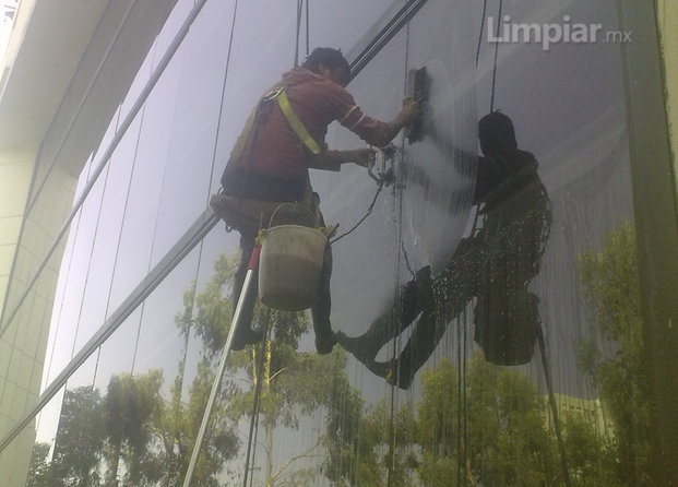 LIMyRES servicio profesional de limpieza y restauración 