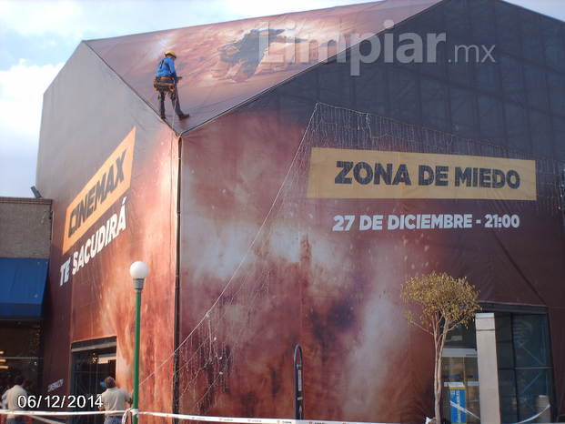 Colocación de luces navideñas