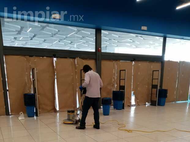 Lavado de piso con pulidora.jpeg