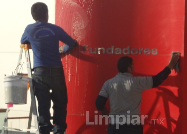 Limpieza de Fachadas de panel de aluminio